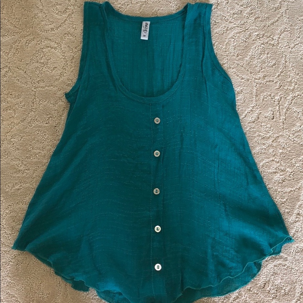 Teal button tank